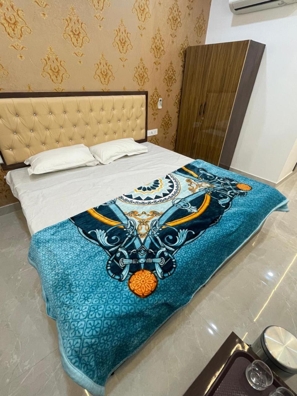 Kashi Imperial Bed & Breakfast Варанаси Екстериор снимка