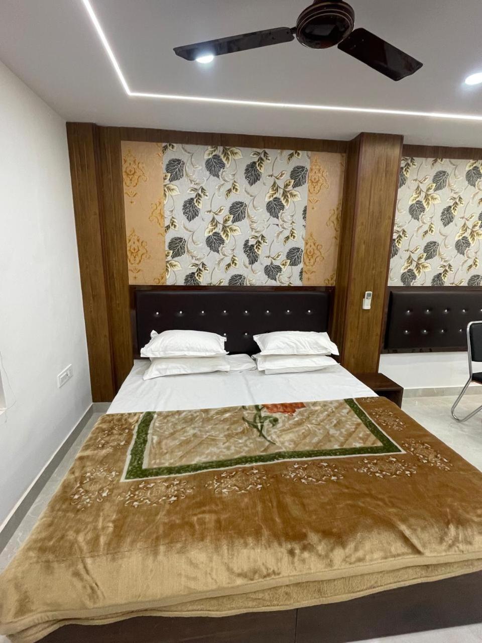 Kashi Imperial Bed & Breakfast Варанаси Екстериор снимка